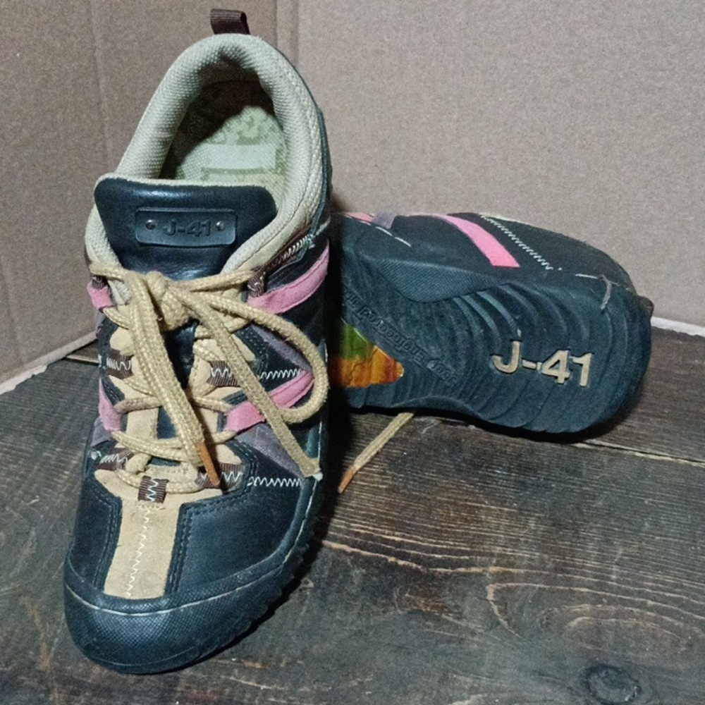 Shoes - Picture 4 of 5